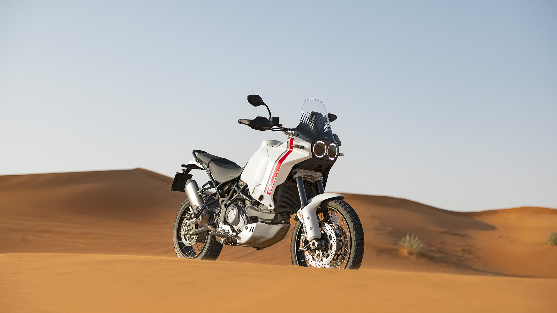 Ducati DesertX, la “endurona tecnologica” con lo stile retrò