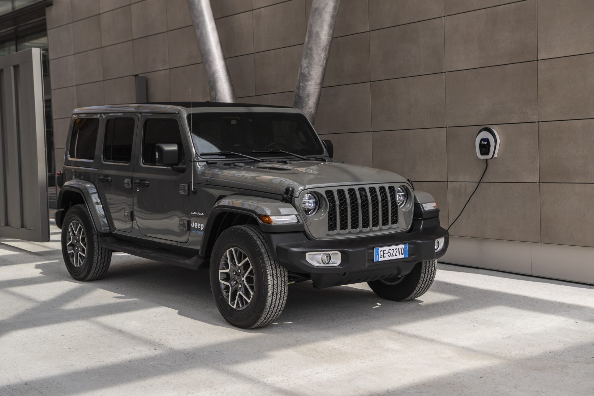 Jeep Wrangler 2022: il parabrezza indistruttibile in Gorilla Glass