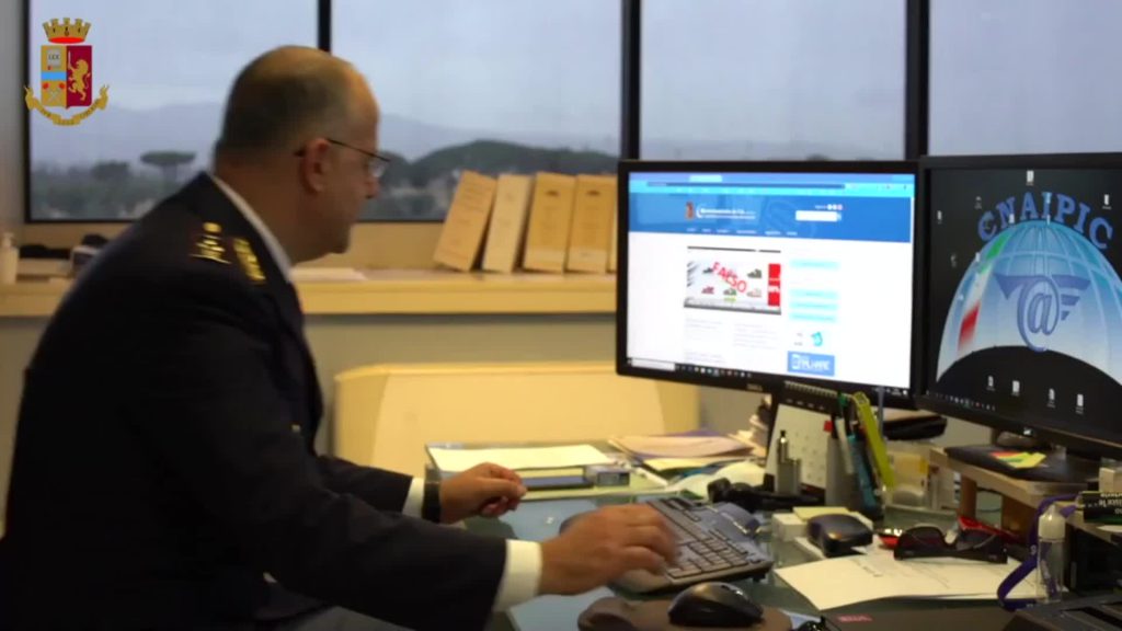 Pedopornografia, nel 2021 boom di reati online: 137 arresti
