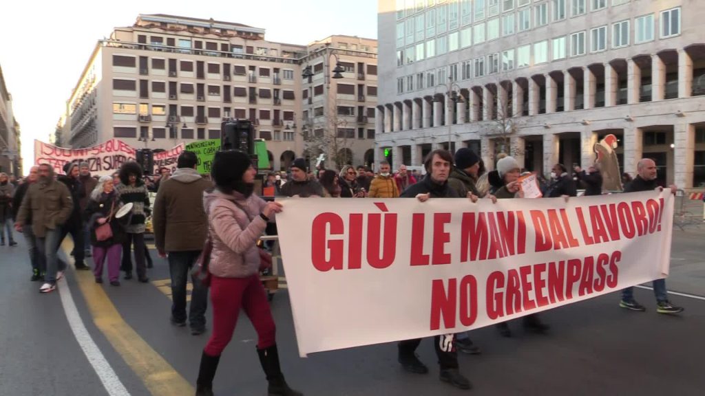 No green pass, prime manifestazioni del 2022 a Torino e Livorno - VIDEO