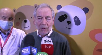 Vaccini, Bertolaso: “Poche prenotazioni tra gli over 50 dopo l’obbligo”