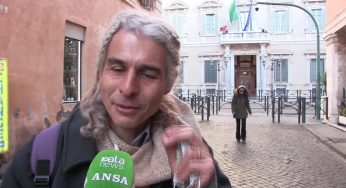 Covid, prof. esentato dal vaccino perché in sciopero della fame