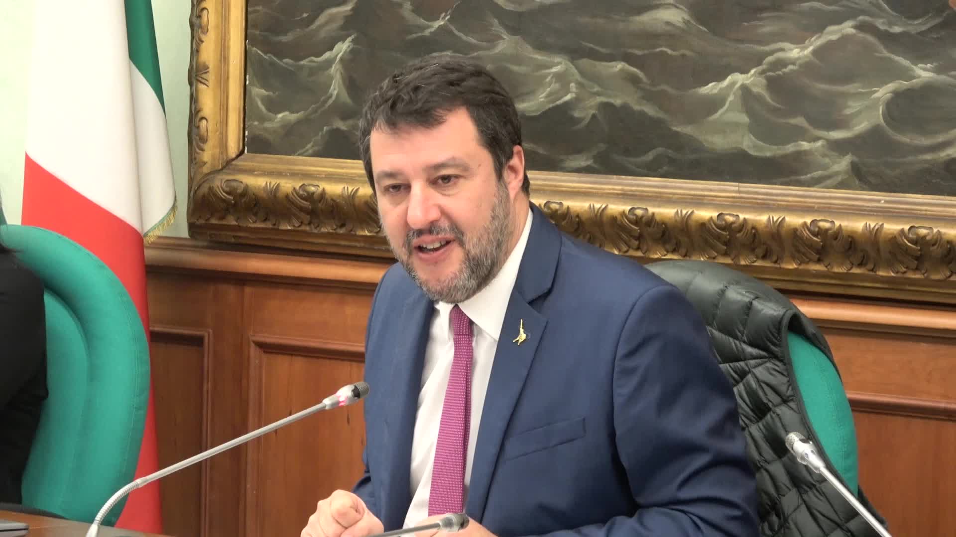 Salvini: "Il caro bollette è un'emergenza nazionale"