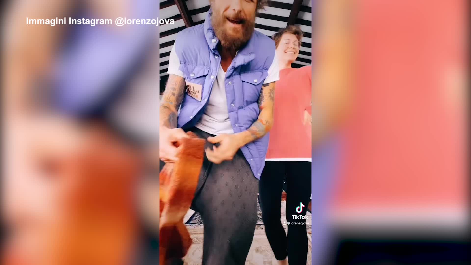 Jovanotti è negativo: abbraccia la figlia e scarta i regali di Natale - VIDEO