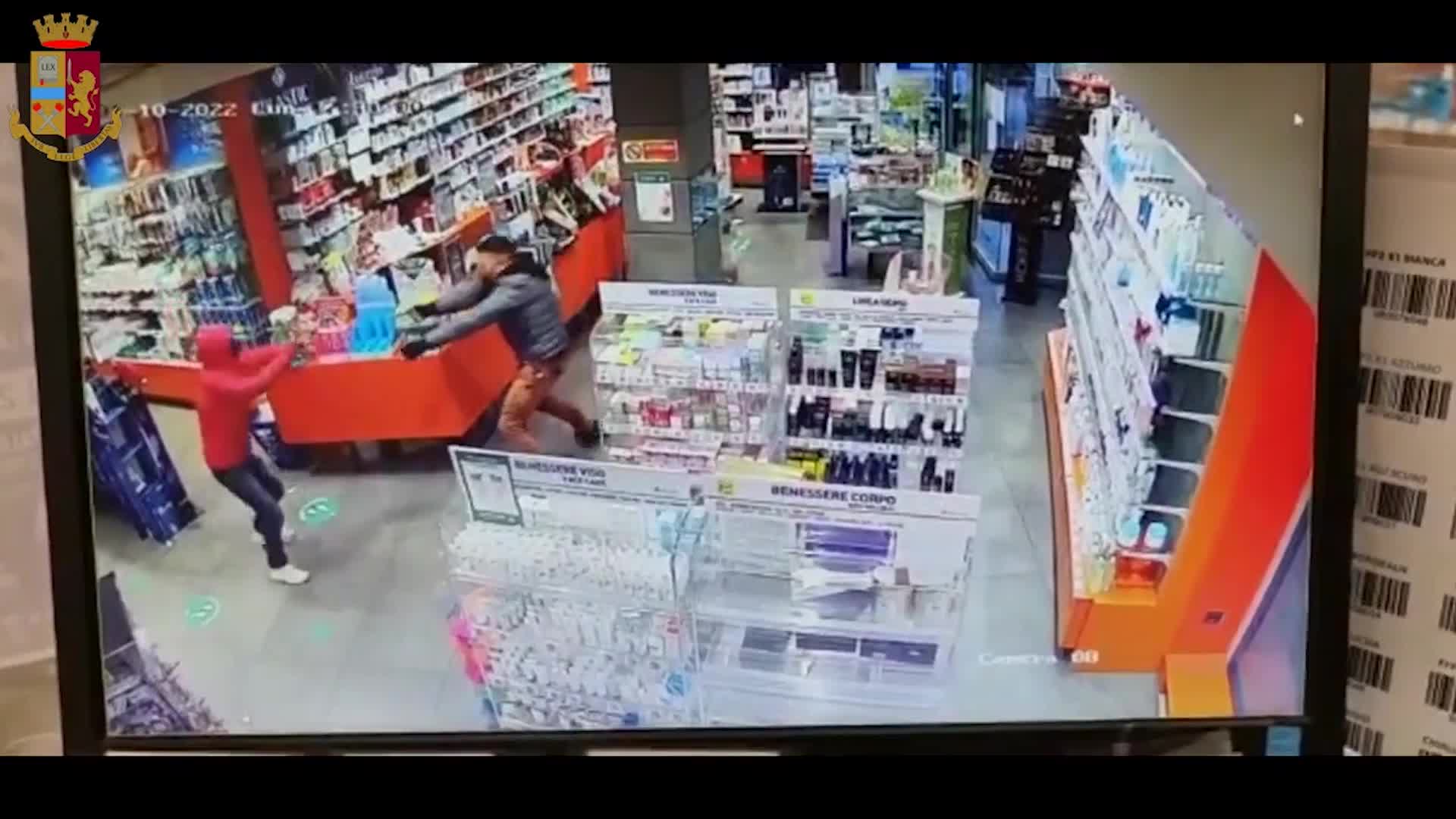 sventata rapina in farmacia