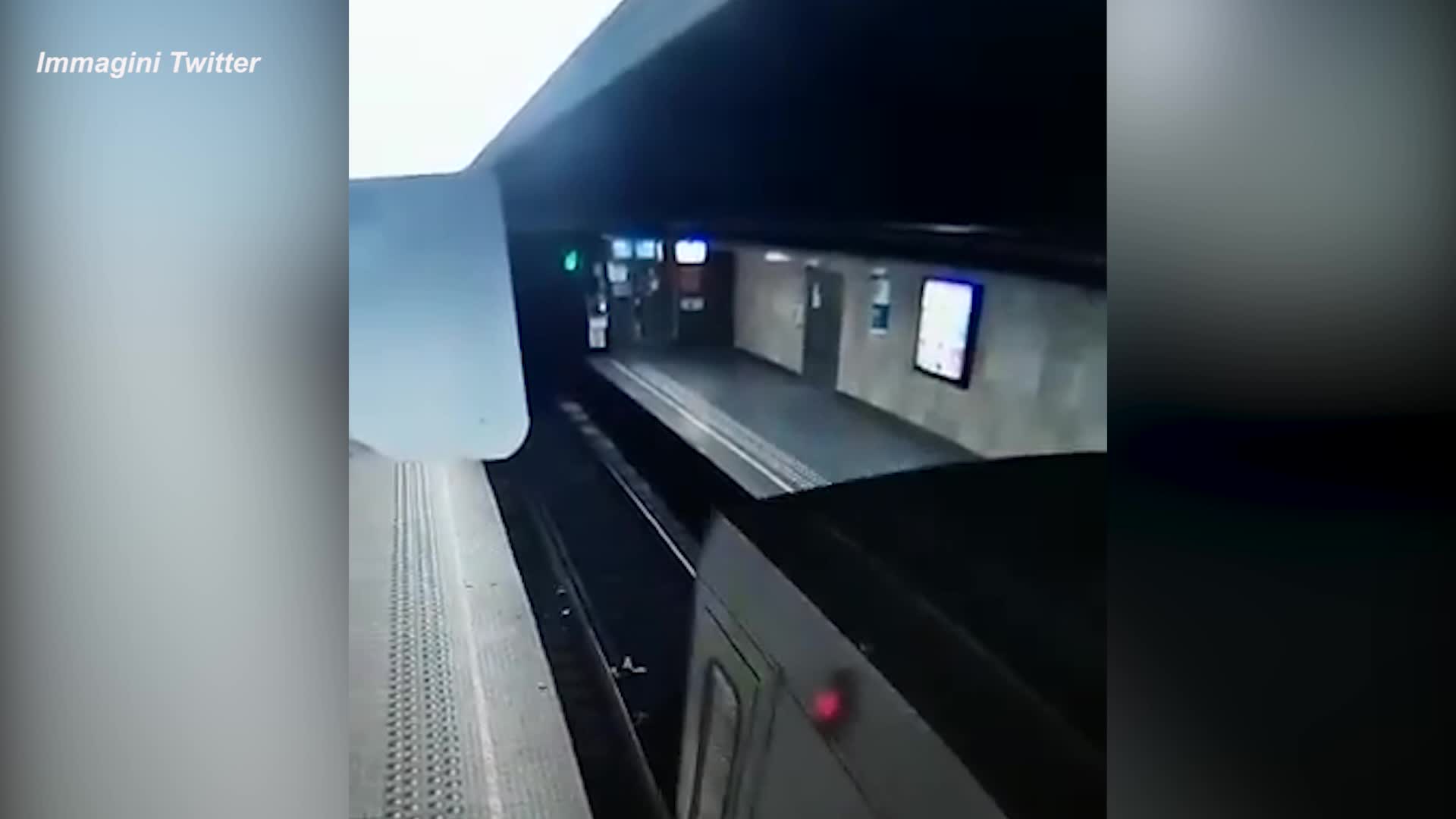 Bruxelles: donna spinta sui binari, il treno si ferma per un soffio - VIDEO