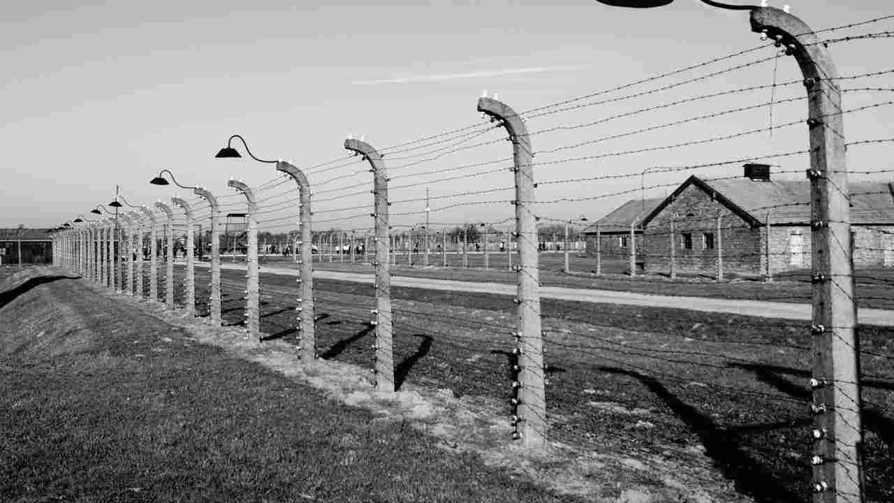 Il campio di concentramento di Auschwitz, uno dei simboli del terribile massacro compiuto dai nazisti