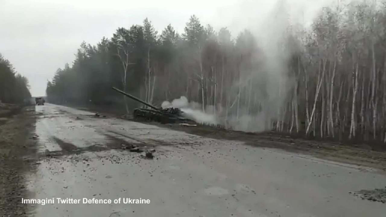 Un carro armato russo abbattuto