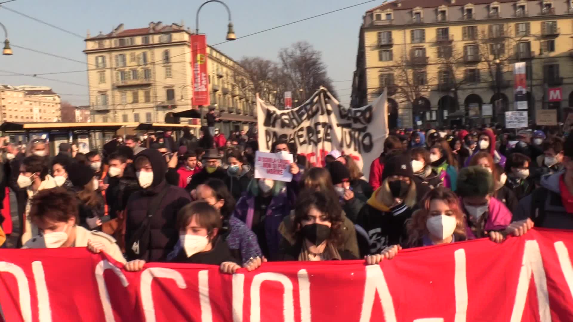 studenti in corteo per la morte di Lorenzo Parelli