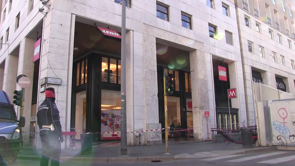 Vento forte a Milano: in piazza Duomo raffiche fino a 110km/h