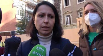 Diplomatici europei portano solidarietà all’ambasciata ucraina a Roma