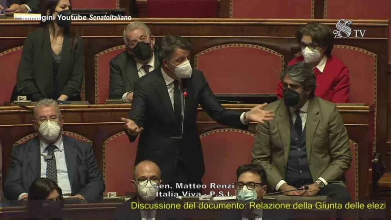 Matteo Renzi parla dai banchi del Senato a Palazzo Madama