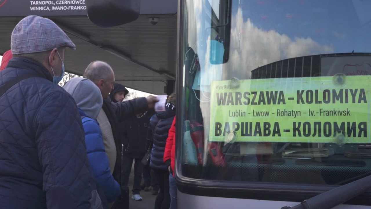 Ucraina, i pullman in viaggio per e dalla Polonia