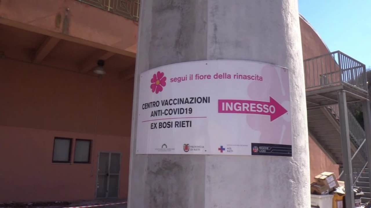 Campagna vaccinale quarta dose vaccino anti Covid Rieti