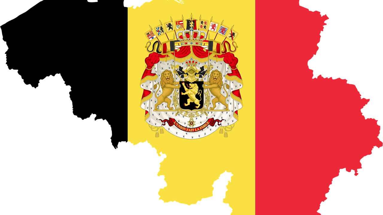 La bandiera del Belgio, disegnata sul profilo del Paese