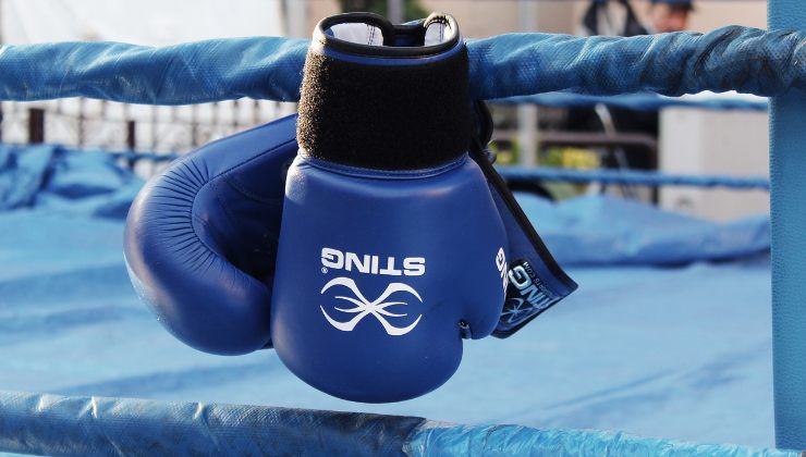 Guantoni da pugile: nella boxe, spesso, il ritiro definitivo è molto complicato