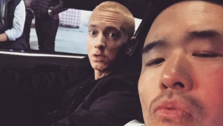 Eminem sorpreso da un selfie in automobile
