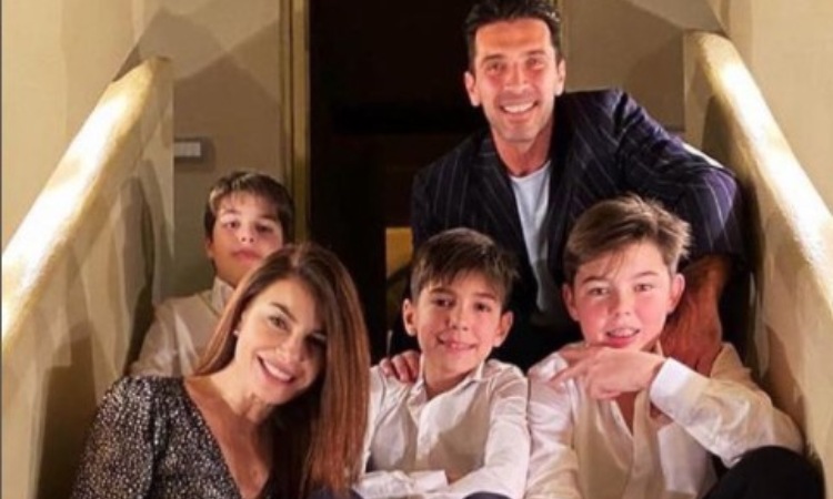 Gigi Buffon e Ilaria D'Amico- foto di famiglia 