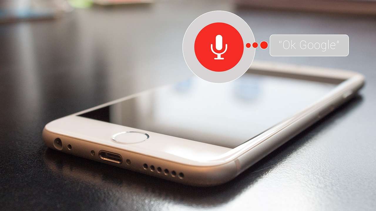 Google Assistant in funzione su uno smartphone