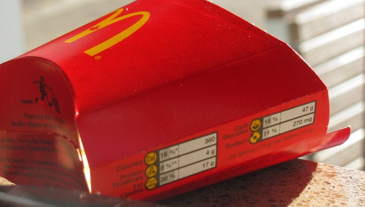 Una confezione di patatine di McDonald's