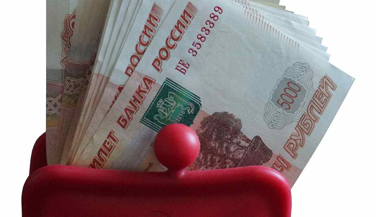 Un portafoglio carico di rubli