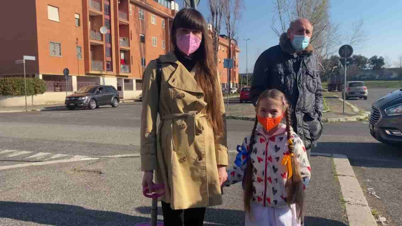 Sofia, bimba ucraina al primo giorno di scuola a Roma