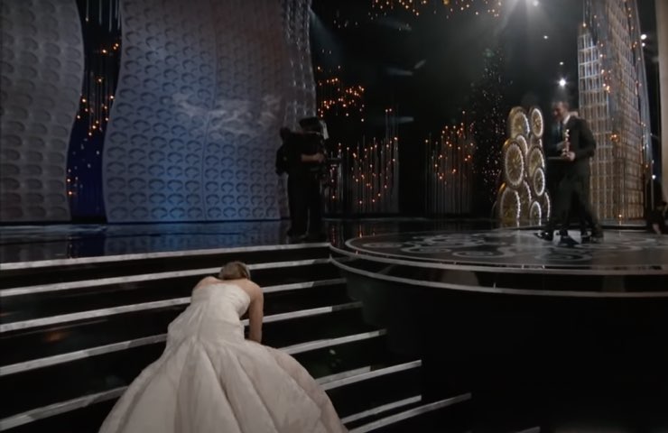 Caduta Jennifer Lawrence Oscar 2014