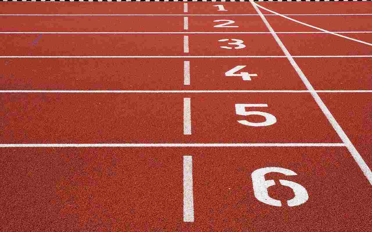 Una pista di atletica leggera