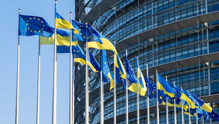Bandiere dell'Ucraina al Parlamento europeo