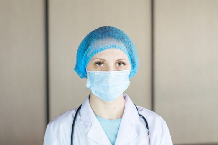 Un'infermiera impiegata sul fronte Covid