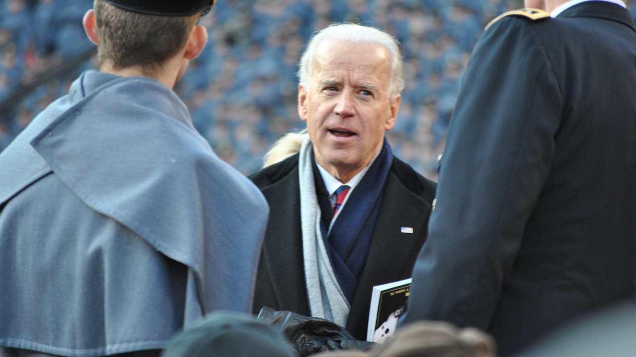 Joe Biden a colloquio con esponenti dell'esercito Usa
