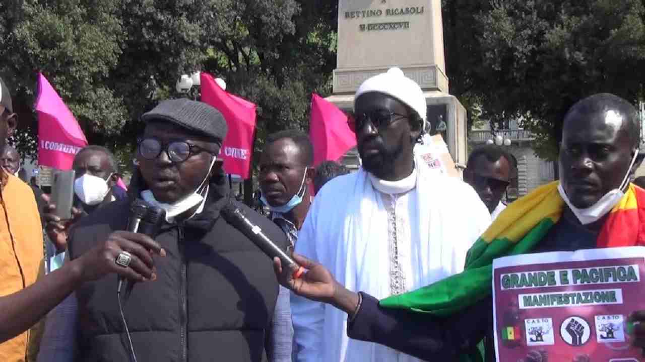 La comunità senegalese riunita a Firenze per protestare