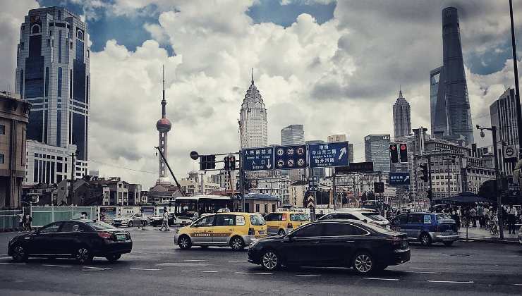 Traffico per le strade di Shanghai