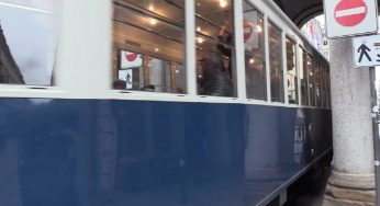Giornata del Libro, dopo il Covid a Torino tornano le letture sul tram storico. VIDEO