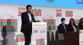 Conte: “Vergognoso attribuire simpatie lepeniste al M5S”