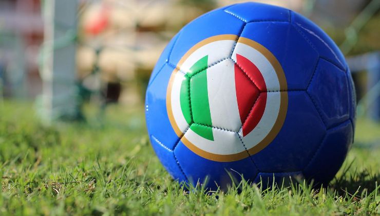 Pallone da calcio con i colori dell'Italia