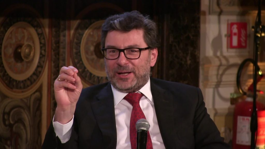 Energia, Giorgetti: "Serve politica coraggiosa per essere autonomi"