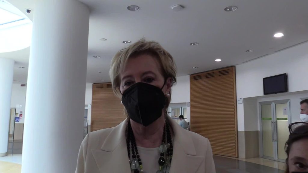 Lombardia, Letizia Moratti lascia il suo ufficio senza rispondere ai cronisti - VIDEO