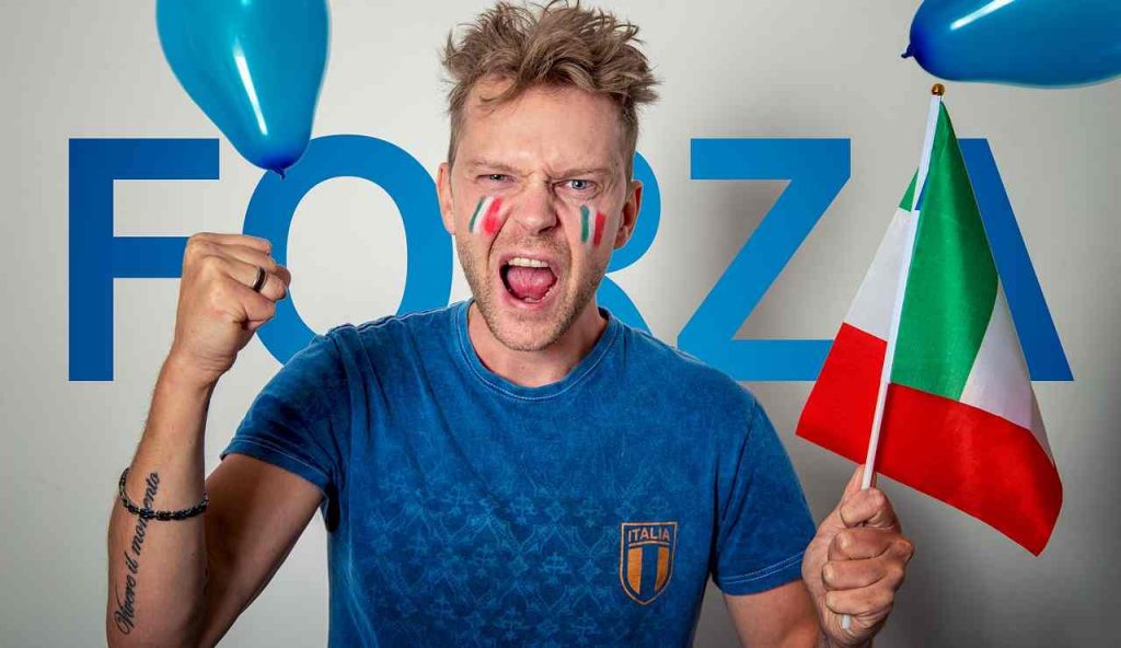 Un tifoso dell'Italia, non qualificatasi per i Mondiali 2022