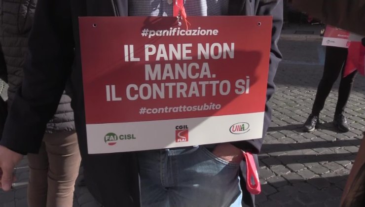 Lavoro, i dipendenti dei panifici di Roma in piazza: "il pane non manca, il contratto sì"