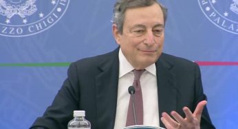 Draghi alle medie: “A Putin e Biden ho detto questo” | L’importanza della moglie