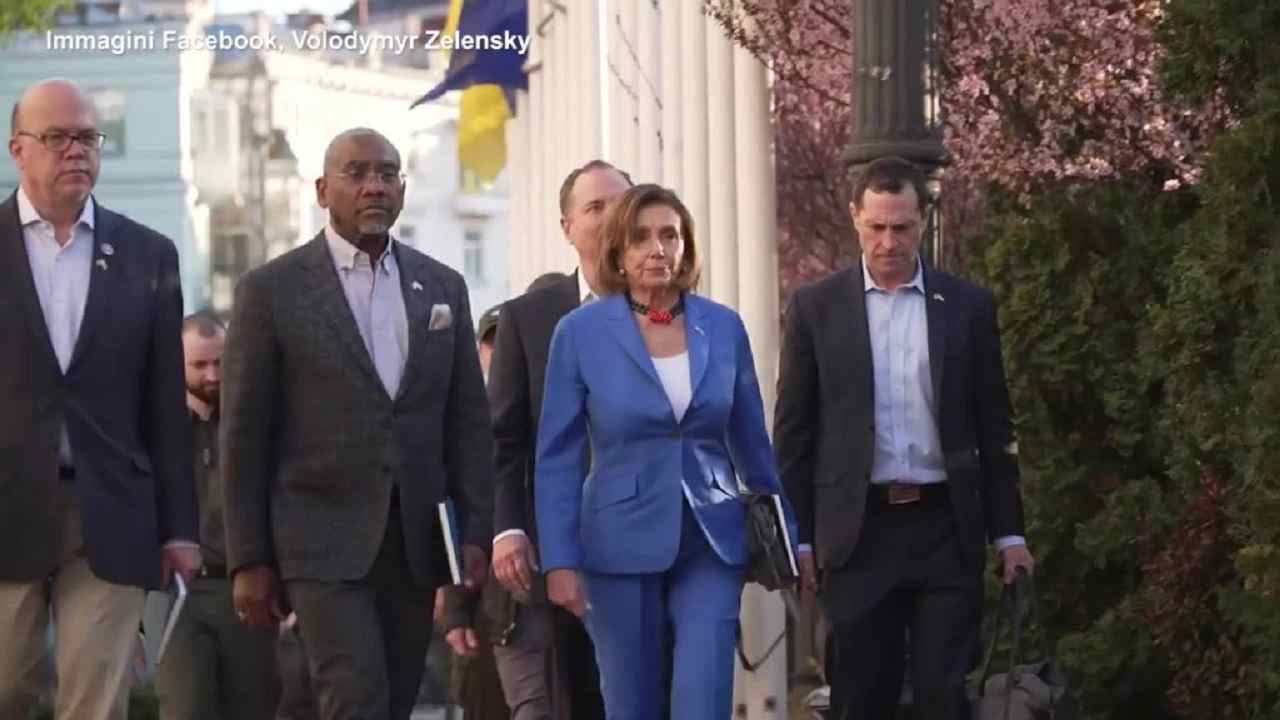 Nancy Pelosi a Kiev per incontrare Zelensky