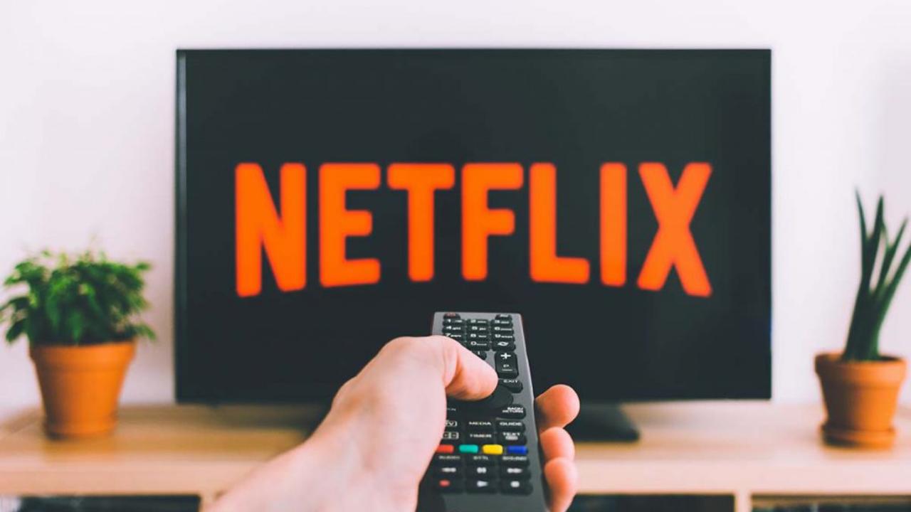Una smart tv pronta a collegarsi a Netflix