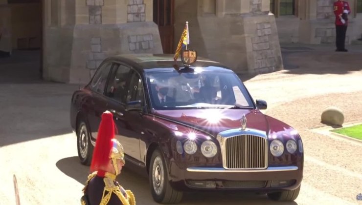Uno spostamento in auto della Regina Elisabetta