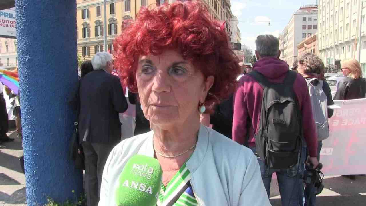 Valeria Fedeli al presidio sulla libertà di informazione