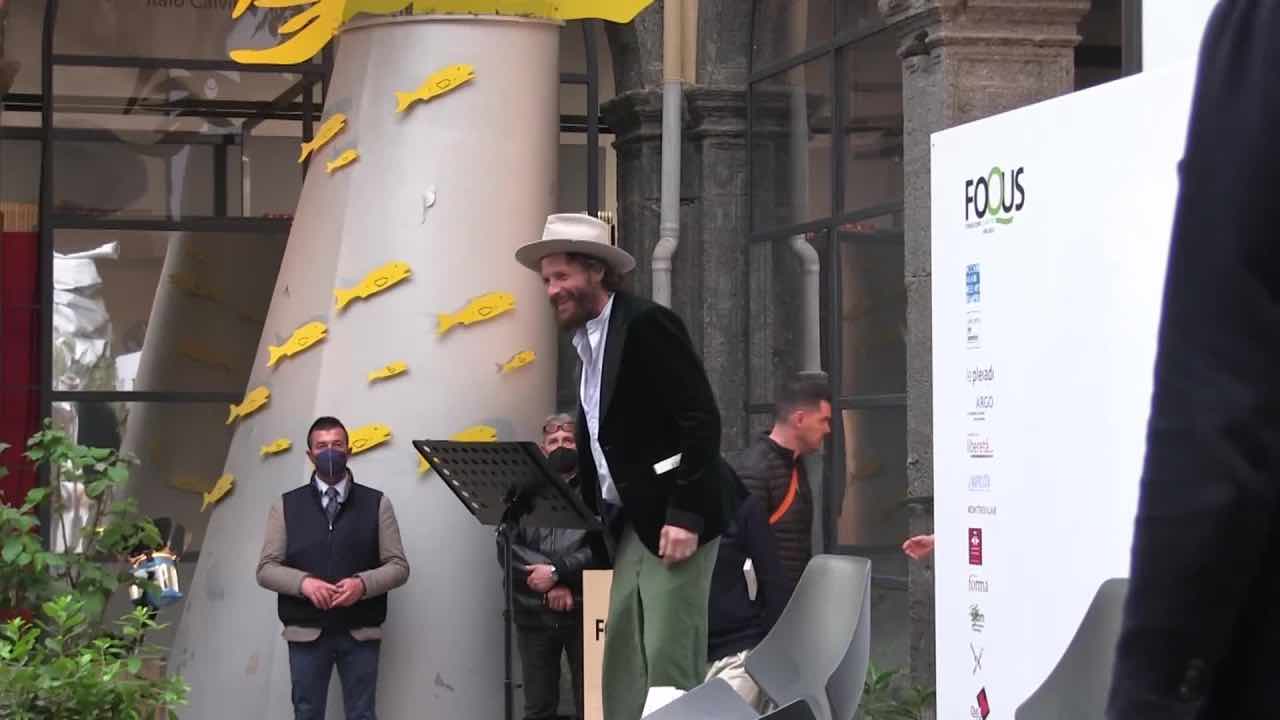 Jovanotti ai Quartieri Spagnoli di Napoli