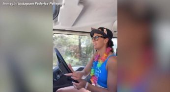 Balli in spiaggia e con le amiche: l’addio al nubilato di Federica Pellegrini. VIDEO