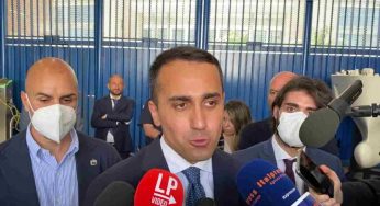 Di Maio, che frecciate: “Italia sia compatta, M5s guarda all’indietro”