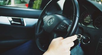 Mercedes, guasto freni spaventa il mondo | Un milione di pezzi da cambiare: i rischi