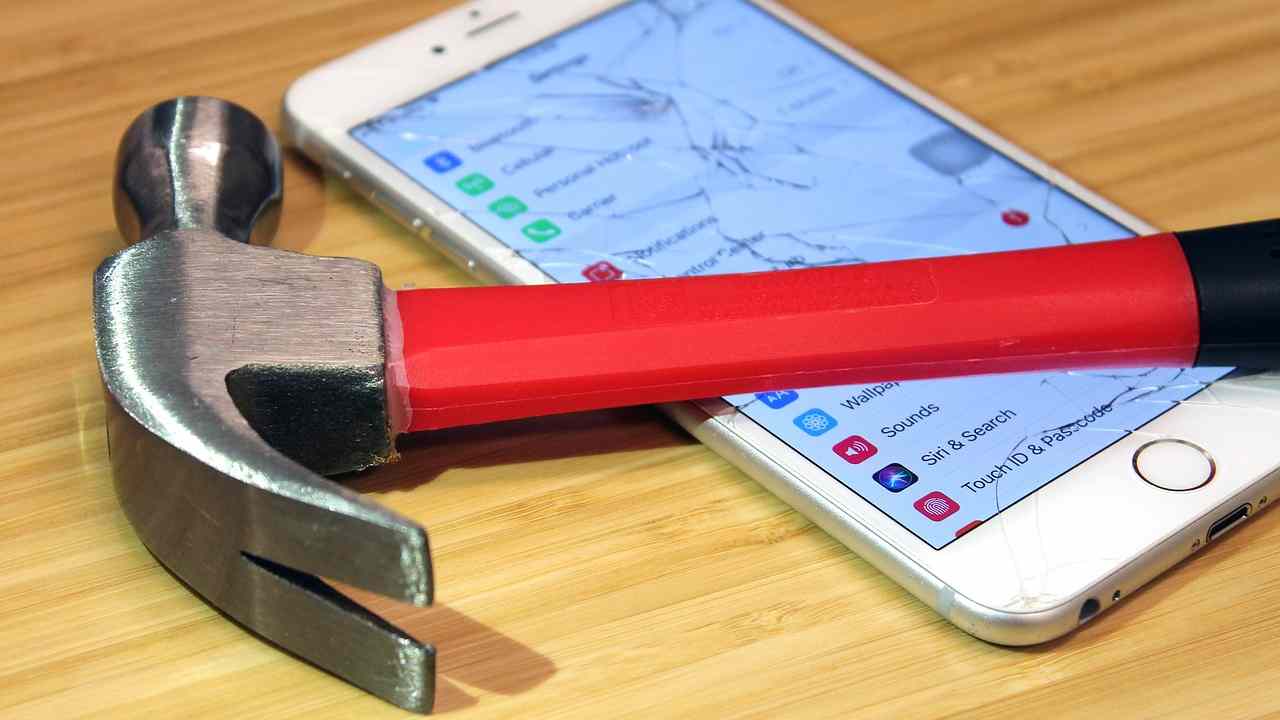 Smartphone rotto, rabbia